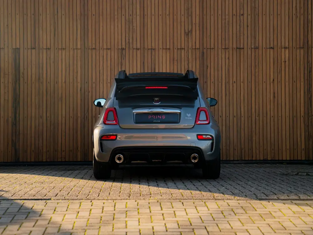 Abarth 595C Turismo uit 2022, foto 5