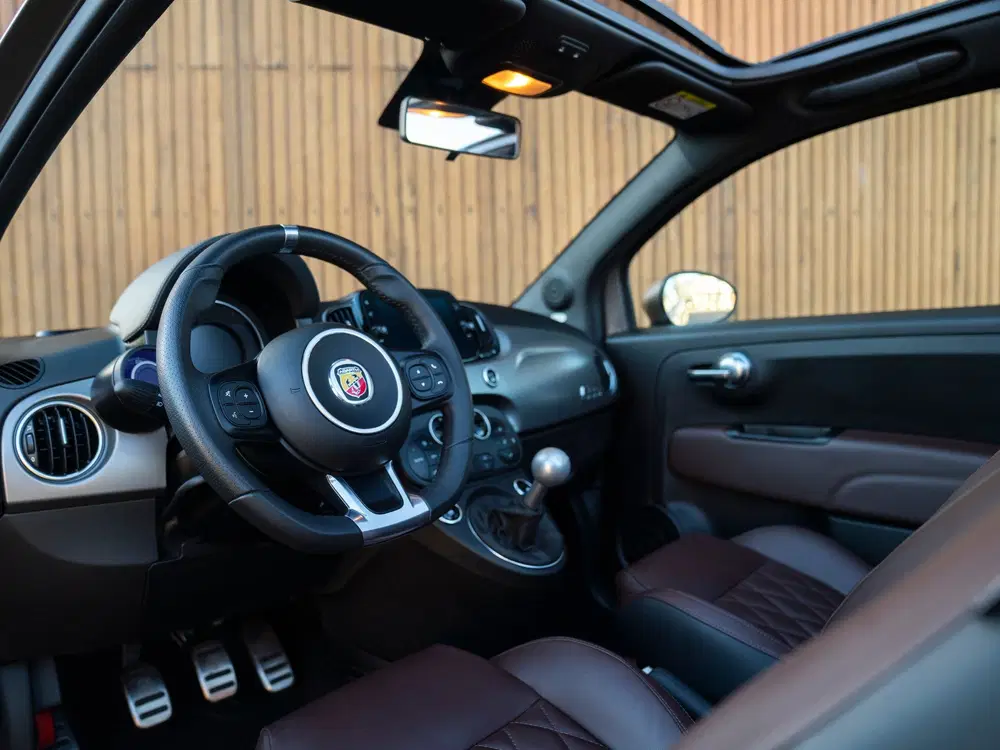Abarth 595C Turismo uit 2022, foto 7