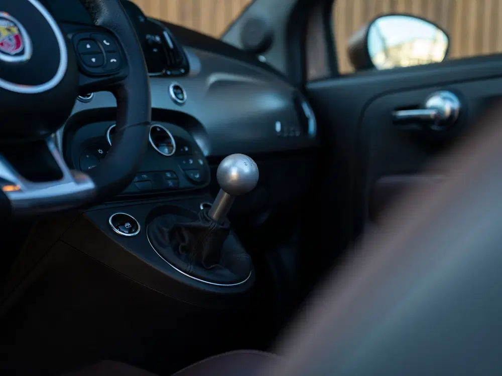 Abarth 595C Turismo uit 2022, foto 8