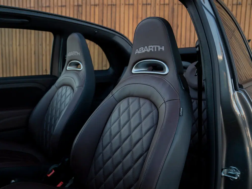 Abarth 595C Turismo uit 2022, foto 9