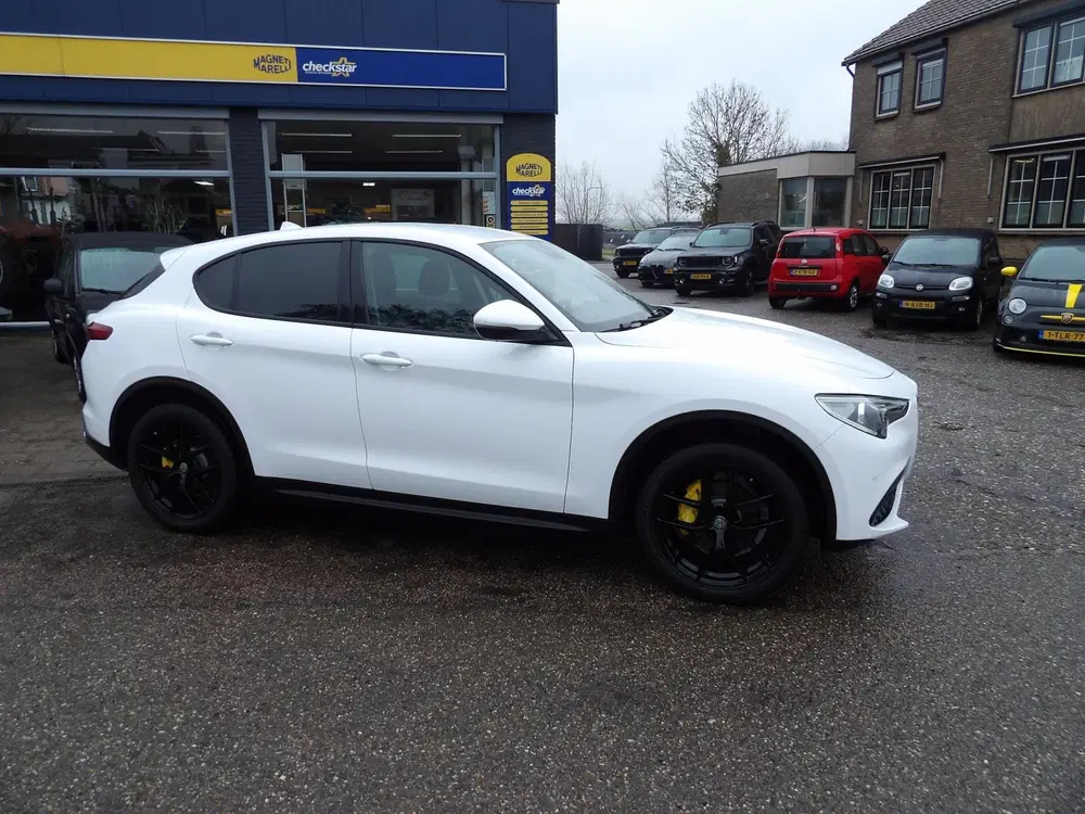 Alfa Romeo Stelvio 2.0 T AWD Super Q4 uit 2020, foto 2