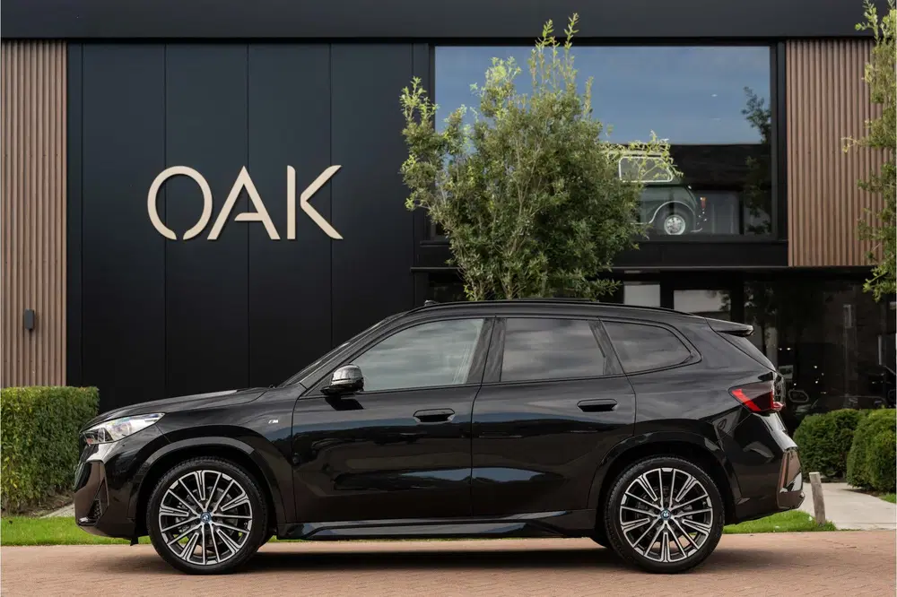 BMW iX1 xDrive30 uit 2023