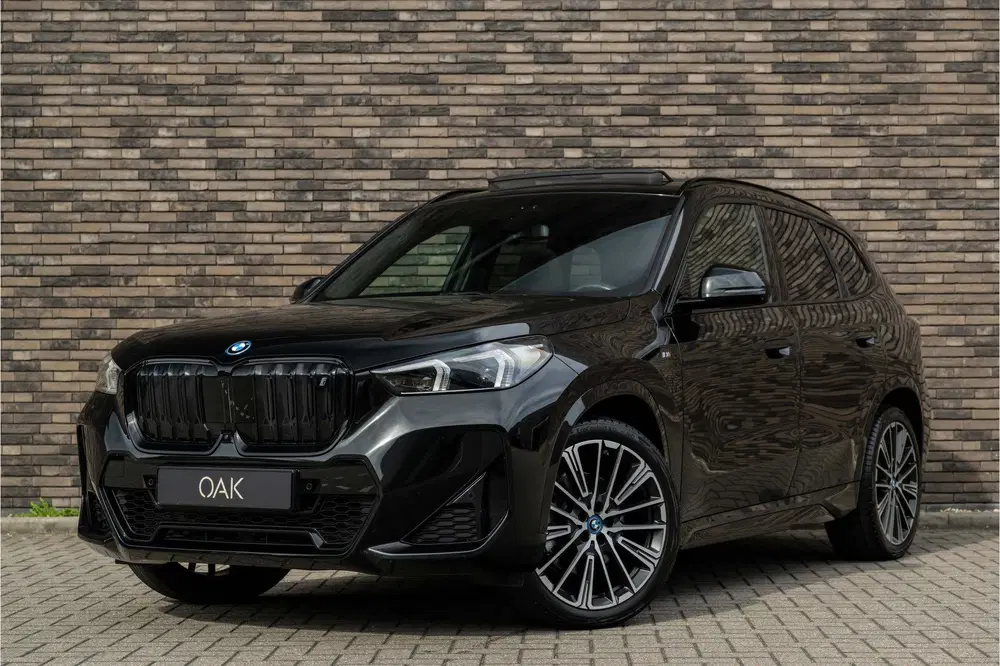 BMW iX1 xDrive30 uit 2023, foto 2