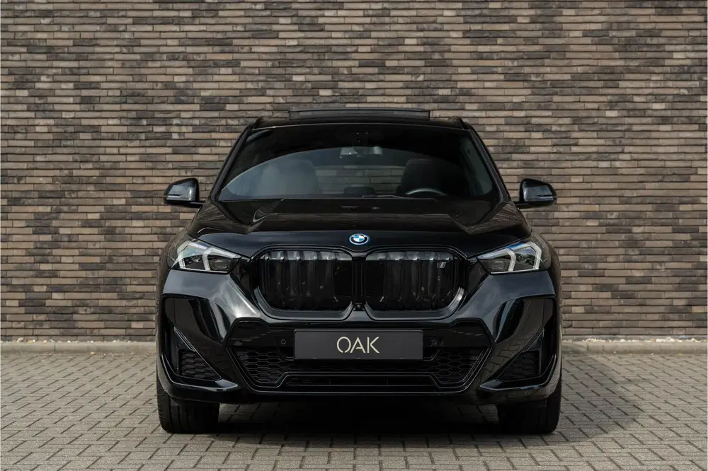 BMW iX1 xDrive30 uit 2023, foto 3