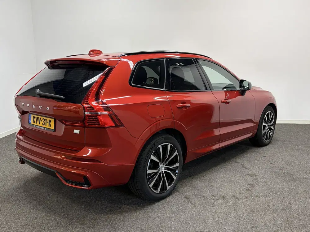 Volvo XC60 2.0 T8 PHEV AWD Ultra Black Edition Trekha uit 2023, foto 3
