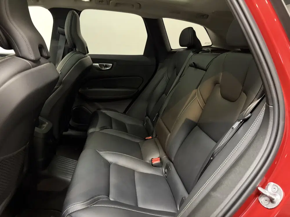 Volvo XC60 2.0 T8 PHEV AWD Ultra Black Edition Trekha uit 2023, foto 5