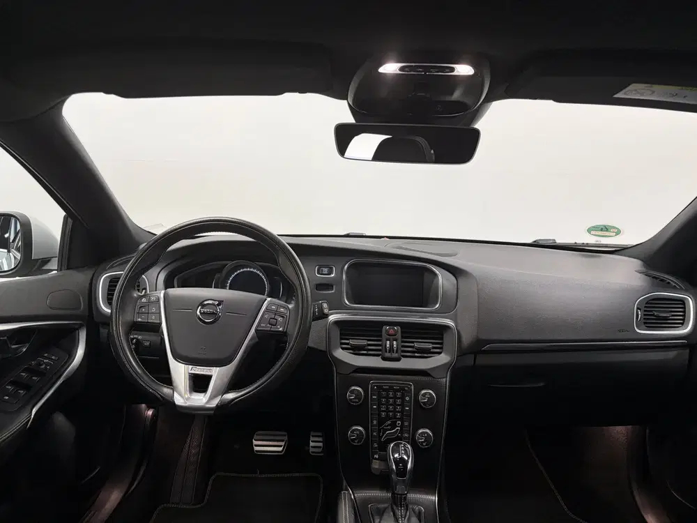 Volvo V40 T3 153pk AUT6 Polar+ Sport Trekhaak 1500kg uit 2019, foto 2