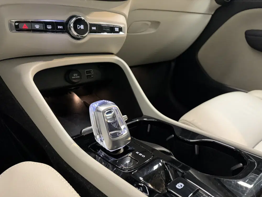 Volvo XC40 1.5 T4 Plug-in hybrid Plus Bright Leer uit 2022, foto 13