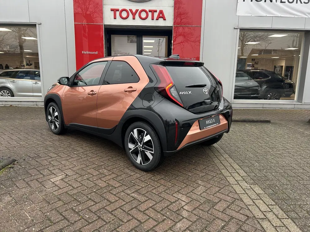Toyota Aygo X Hybrid 115 pulse uit 2025, foto 2
