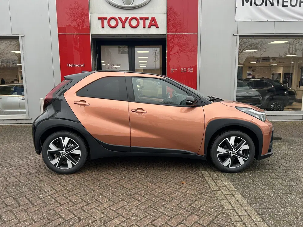 Toyota Aygo X Hybrid 115 pulse uit 2025, foto 3