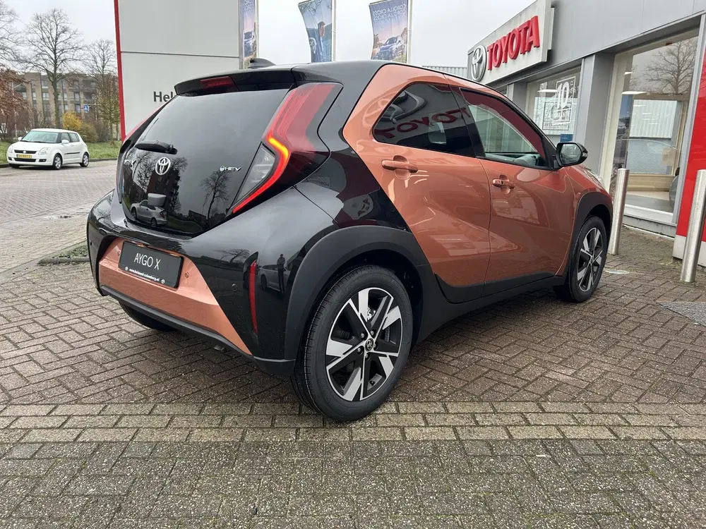 Toyota Aygo X Hybrid 115 pulse uit 2025, foto 8
