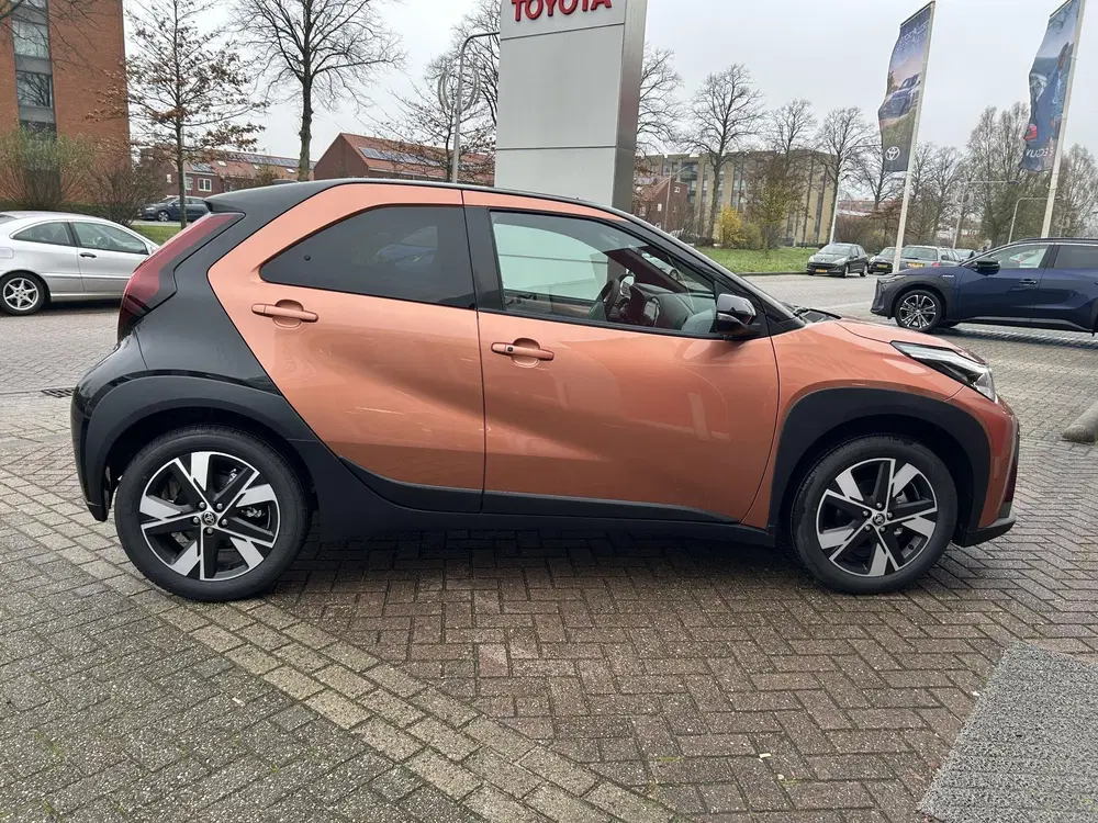 Toyota Aygo X Hybrid 115 pulse uit 2025, foto 9