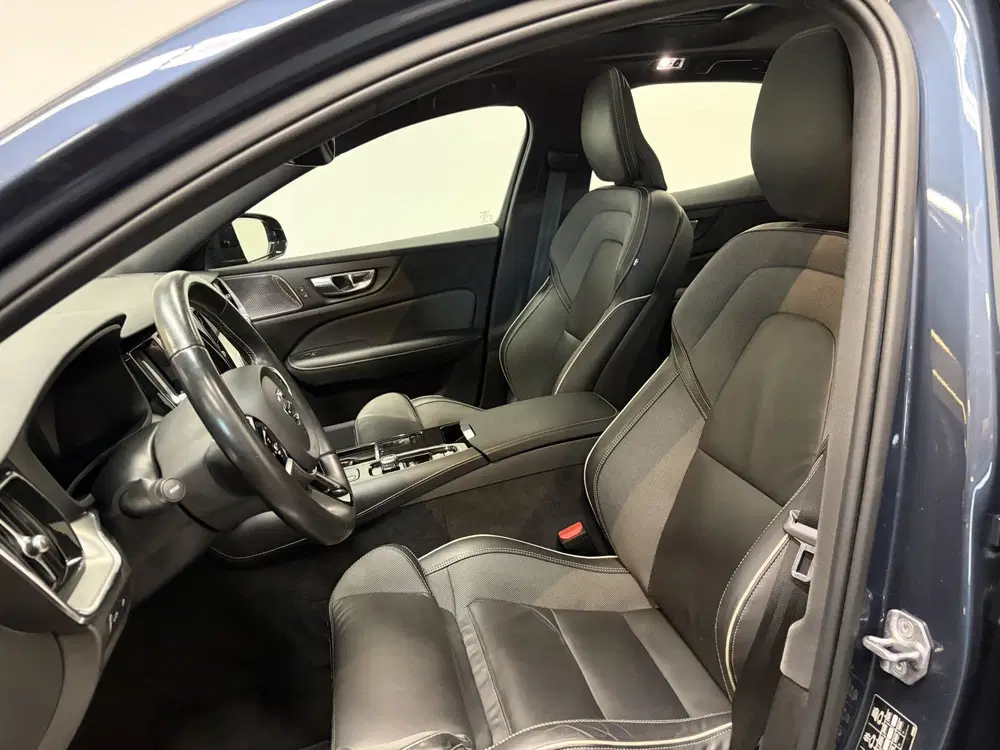 Volvo S60 2.0 Recharge T6 PHEV AWD R-Design Pano uit 2021, foto 3