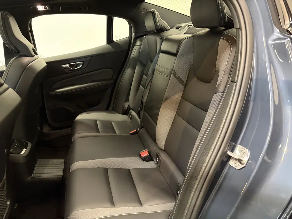 Volvo S60 2.0 Recharge T6 PHEV AWD R-Design Pano uit 2021, foto 4