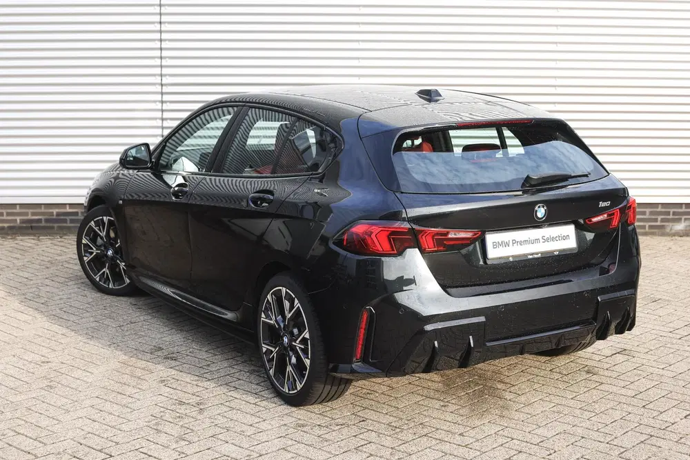 BMW 1-serie 120 M Sport Automaat uit 2025, foto 2