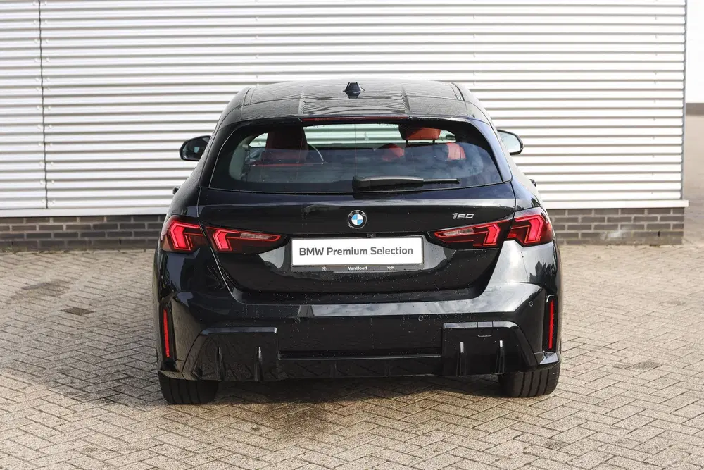 BMW 1-serie 120 M Sport Automaat uit 2025, foto 6