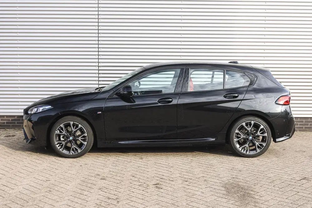 BMW 1-serie 120 M Sport Automaat uit 2025, foto 7