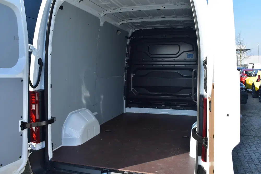 Nissan Interstar L2H2 Limited 87 kWh 140PK uit 2025, foto 8