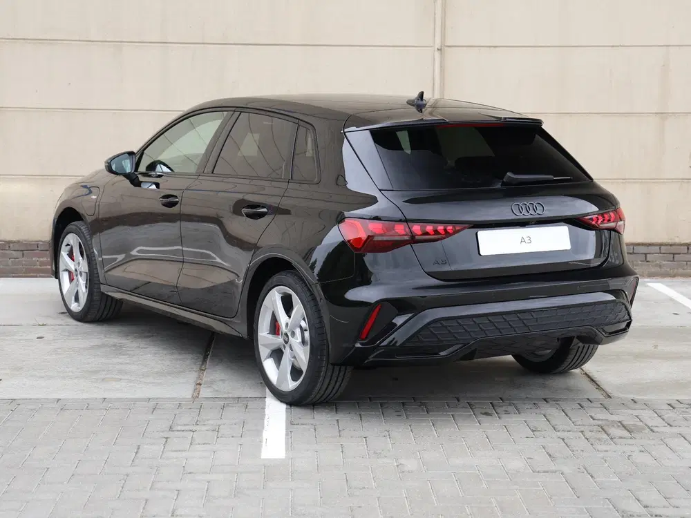 Audi A3 S edition Competition 45 TFSI e 272 PK uit 2026, foto 12