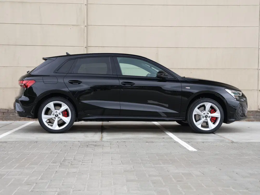 Audi A3 S edition Competition 45 TFSI e 272 PK uit 2026, foto 2