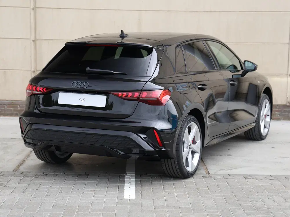Audi A3 S edition Competition 45 TFSI e 272 PK uit 2026, foto 5