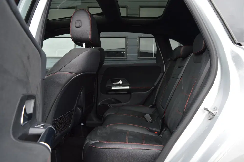 Mercedes-Benz B-Klasse 180 Business Solution AMG uit 2019, foto 11