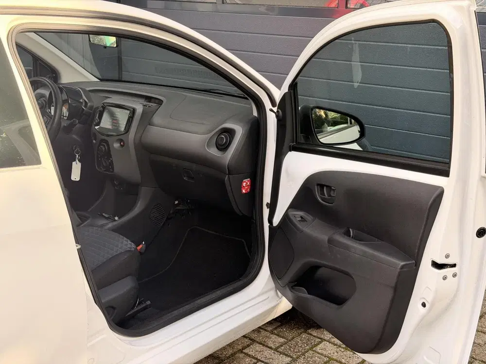 Peugeot 108 1.0 e-VTi Active uit 2022, foto 10