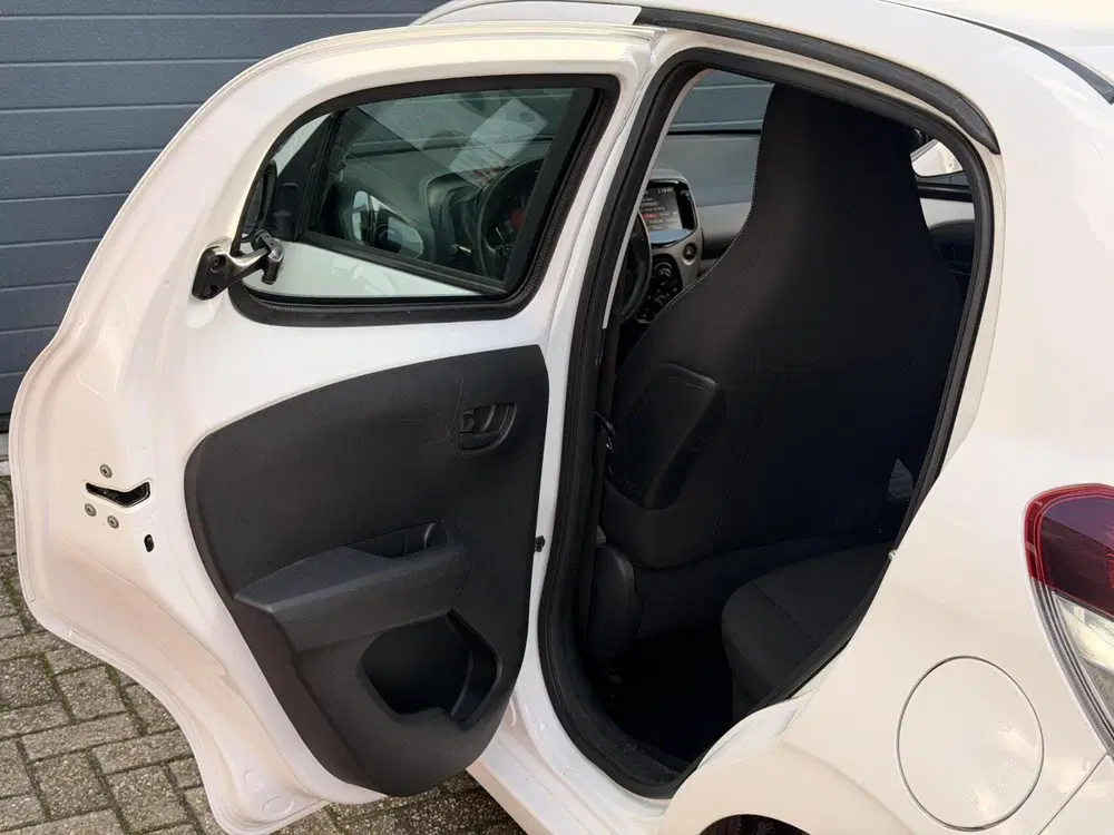 Peugeot 108 1.0 e-VTi Active uit 2022, foto 13