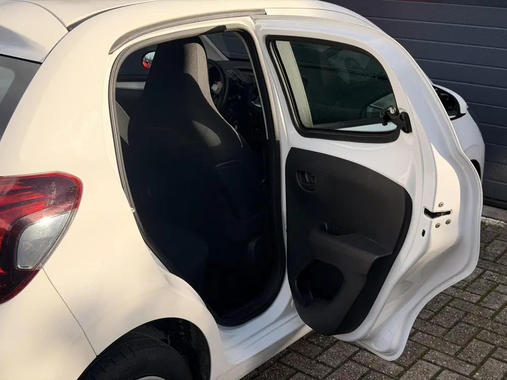Peugeot 108 1.0 e-VTi Active uit 2022, foto 9