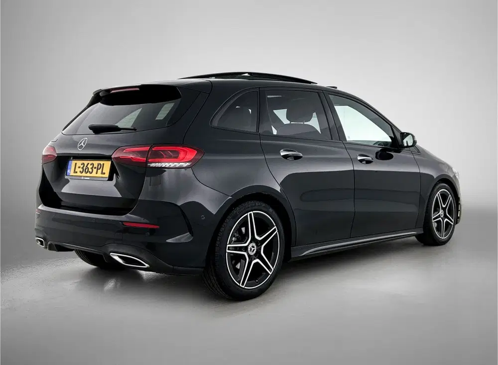 Mercedes-Benz B-Klasse 180 AMG Nightpakket uit 2021, foto 2