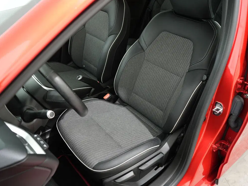 Renault Clio 1.0 TCE 100PK INTENS uit 2020, foto 4