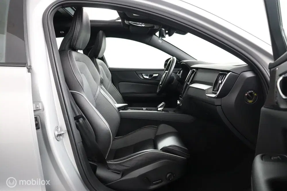 Volvo S60 2.0 B4 Ultimate Dark SCHUIFDAK uit 2023, foto 14