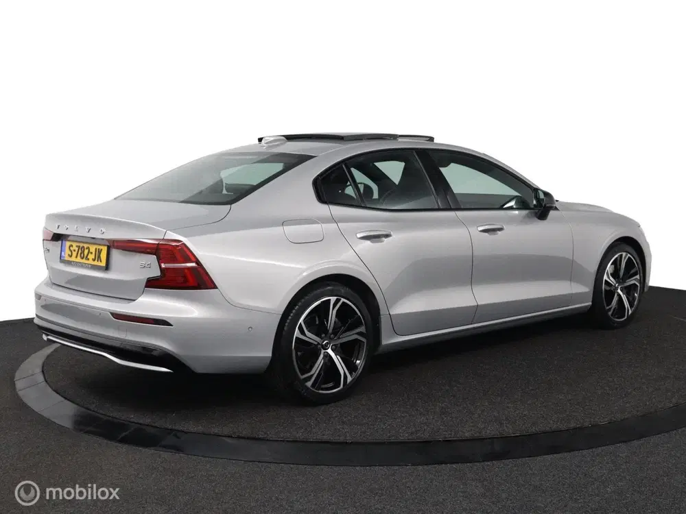 Volvo S60 2.0 B4 Ultimate Dark SCHUIFDAK uit 2023, foto 3
