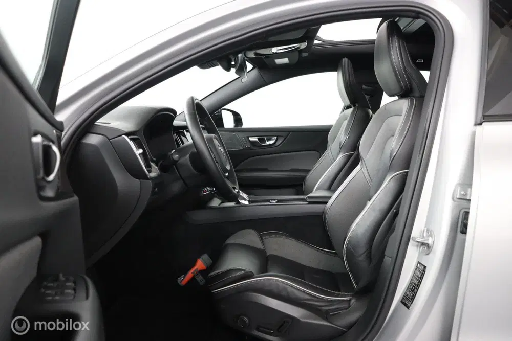 Volvo S60 2.0 B4 Ultimate Dark SCHUIFDAK uit 2023, foto 4