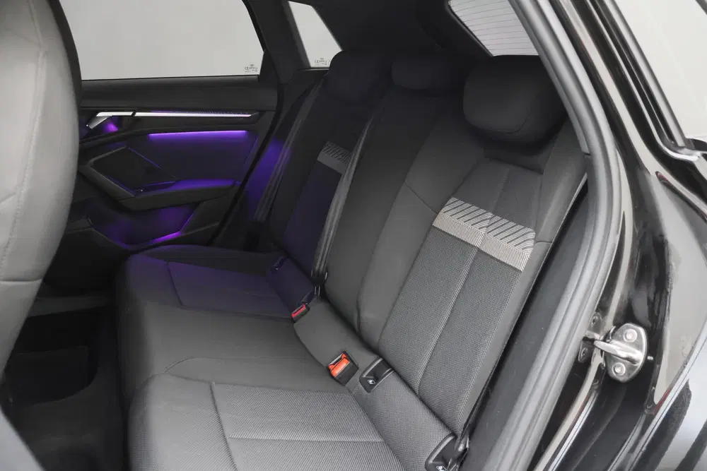 Audi A3 30 TFSI Advanced edition Panoramadak uit 2021, foto 12