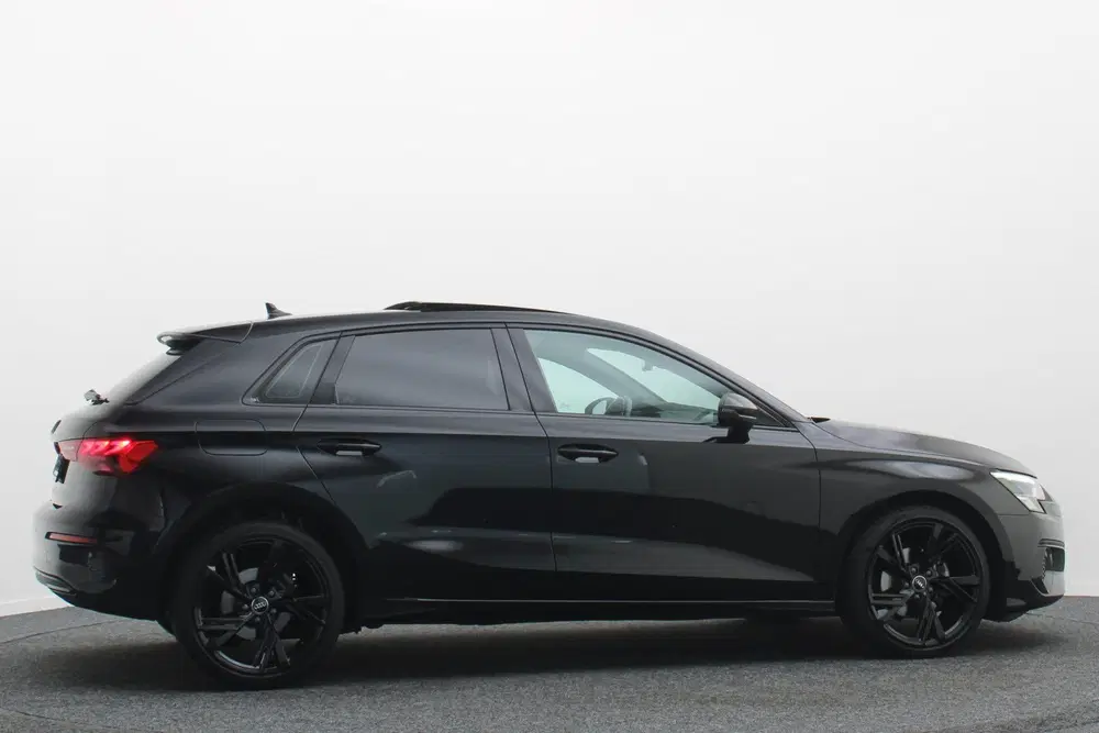 Audi A3 30 TFSI Advanced edition Panoramadak uit 2021, foto 8