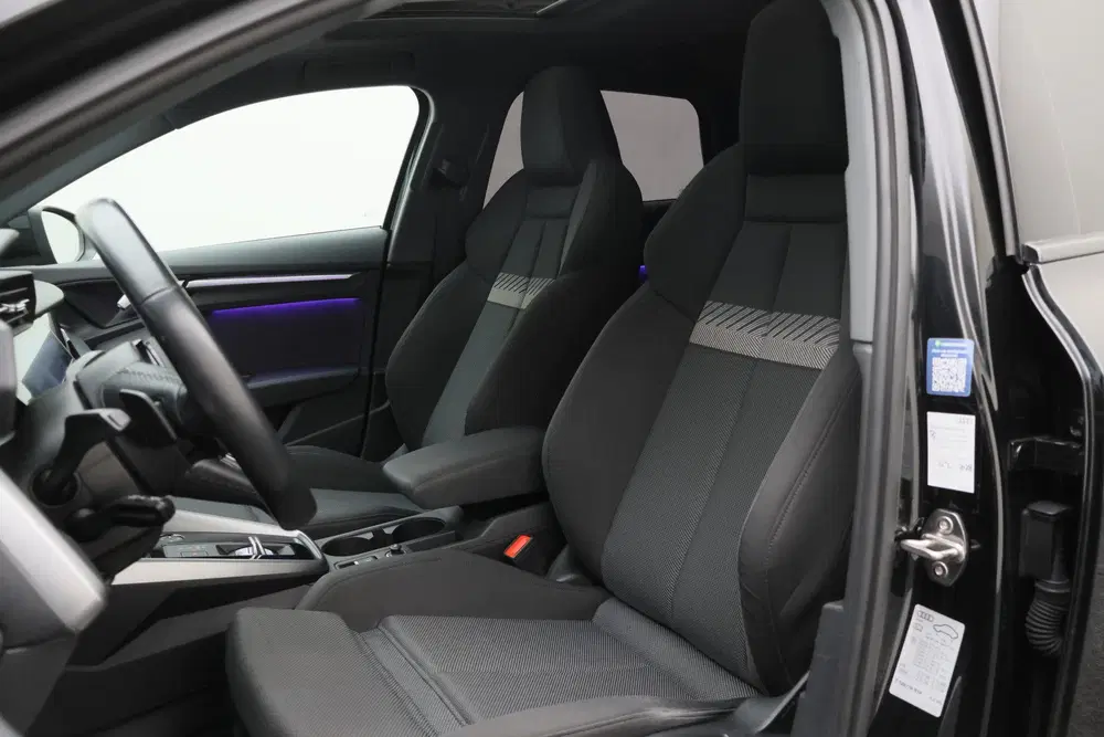 Audi A3 30 TFSI Advanced edition Panoramadak uit 2021, foto 9