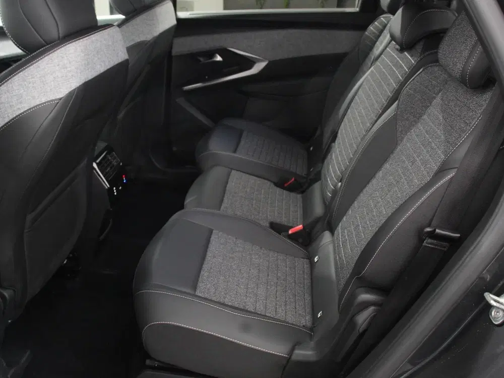 Peugeot 5008 1.2 Hybrid 145pk Automaat Allure 7p Naviga uit 2025, foto 13