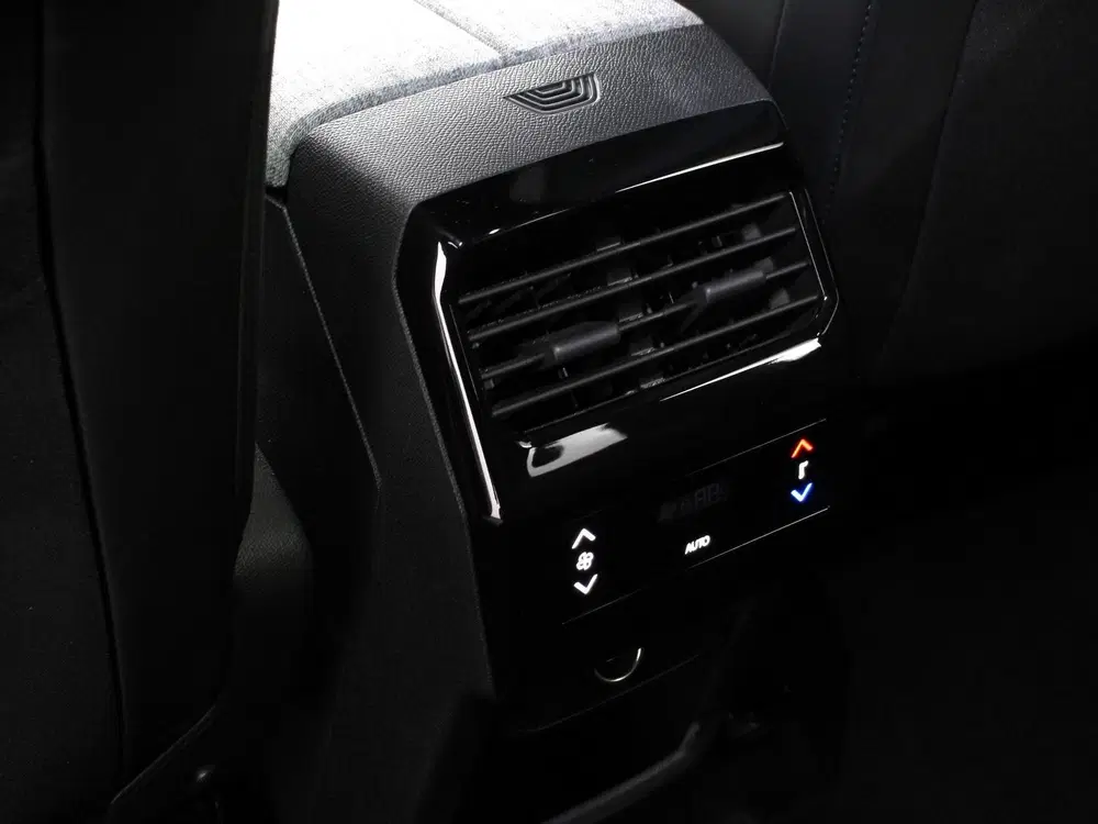 Peugeot 5008 1.2 Hybrid 145pk Automaat Allure 7p Naviga uit 2025, foto 15
