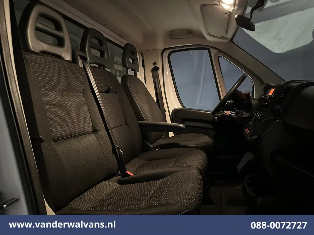 Peugeot Boxer 2.2 BlueHDi 141pk Bakwagen 435cm Lang Laad uit 2022, foto 4