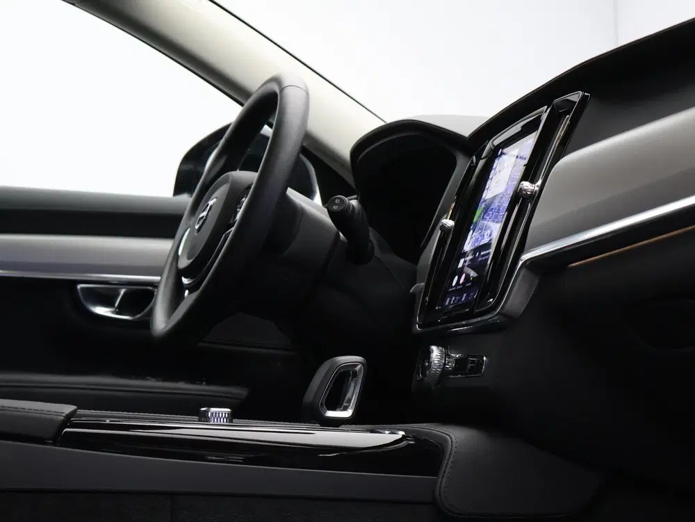 Volvo V90 T8 AWD Plug-in hybrid Ultra Dark uit 2025, foto 12