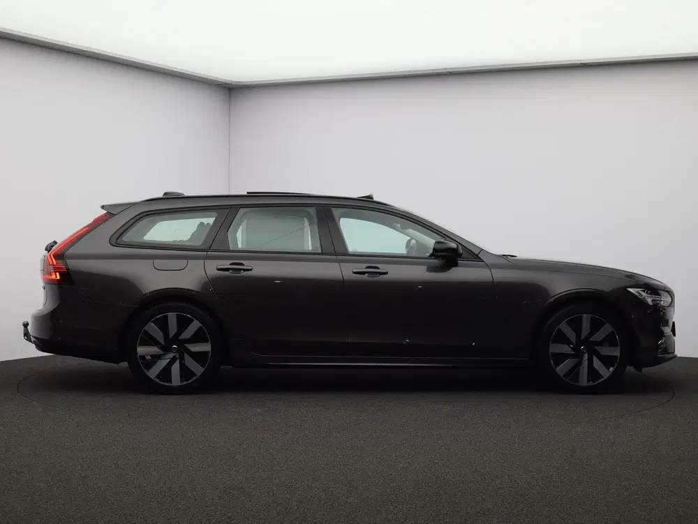 Volvo V90 T8 AWD Plug-in hybrid Ultra Dark uit 2025, foto 6