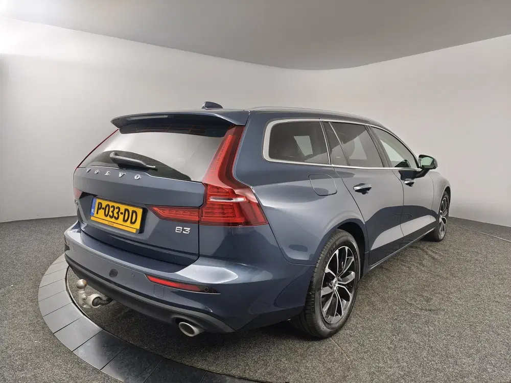 Volvo V60 2.0 B3 Momentum Business uit 2022, foto 2