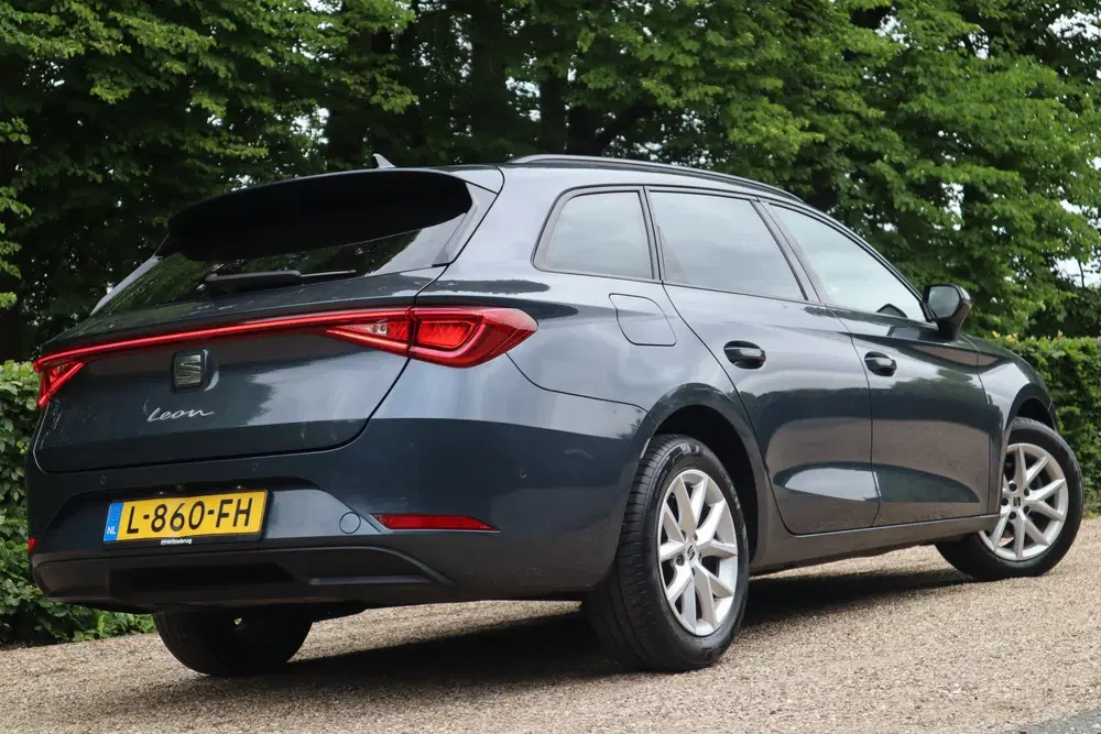 SEAT Leon 1.0 TSI Style Business Intense uit 2021, foto 2