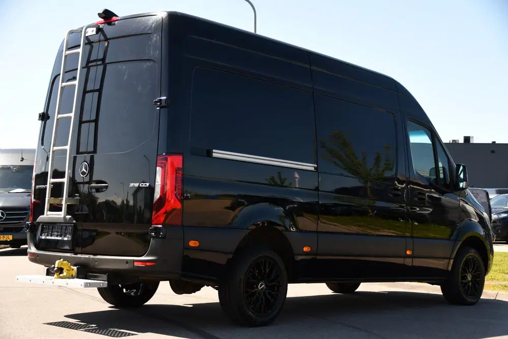 Mercedes-Benz Sprinter 319 1.9 CDI L2H2 RWD Black Edition Ca uit 2023, foto 6