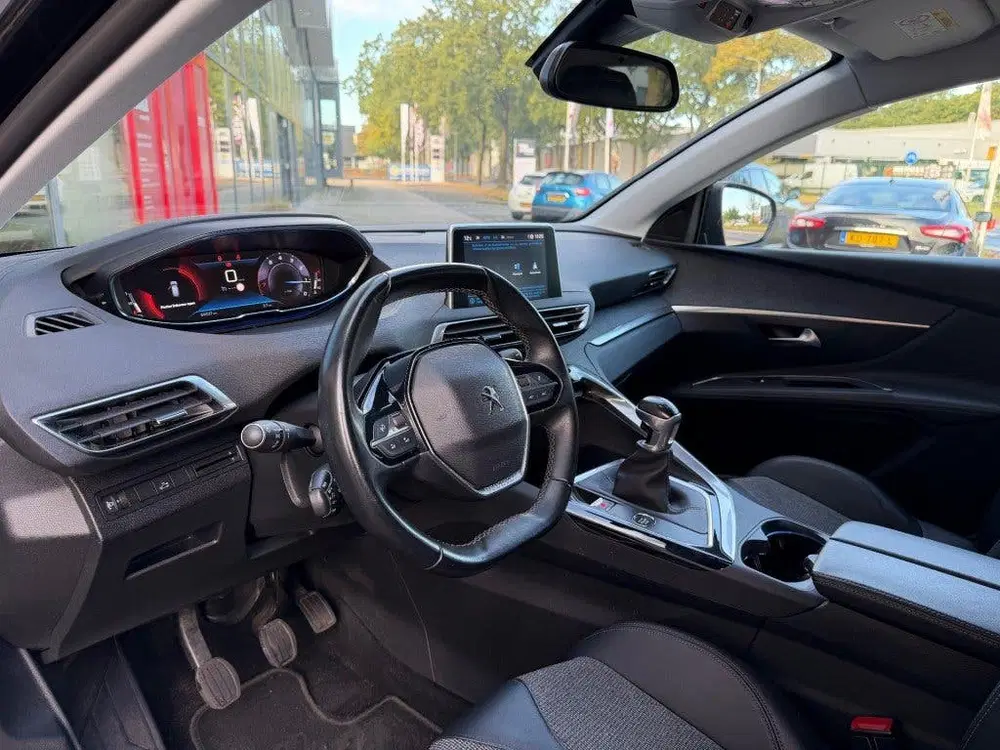 Peugeot 3008 1.2 PureTech Allure uit 2020, foto 3