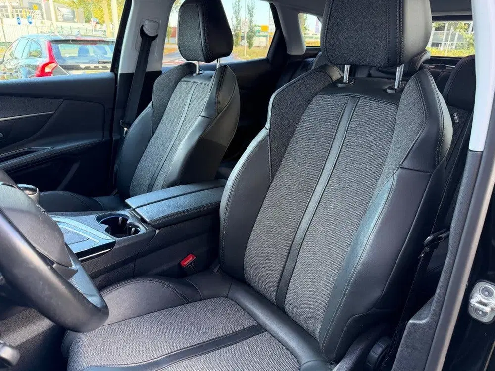 Peugeot 3008 1.2 PureTech Allure uit 2020, foto 4
