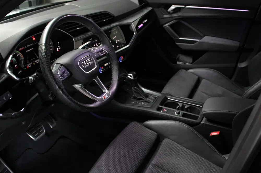 Audi Q3 45 TFSI e S Edition 3X S-Line PANO KEYLES uit 2023, foto 3