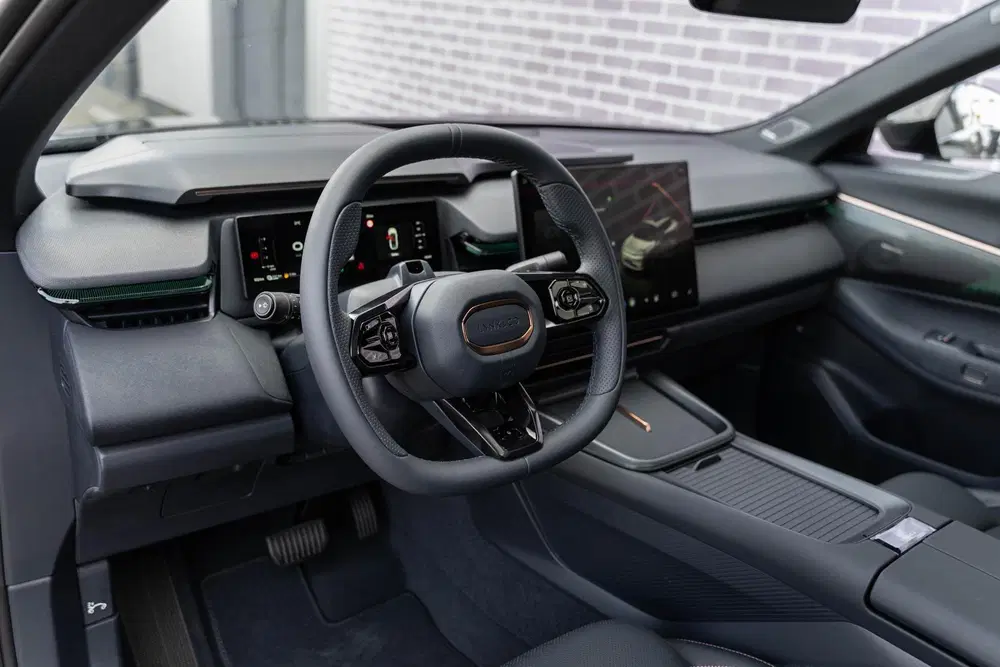 Lynk & Co 08 1.5 Plug-in Hybrid More uit 2025, foto 4