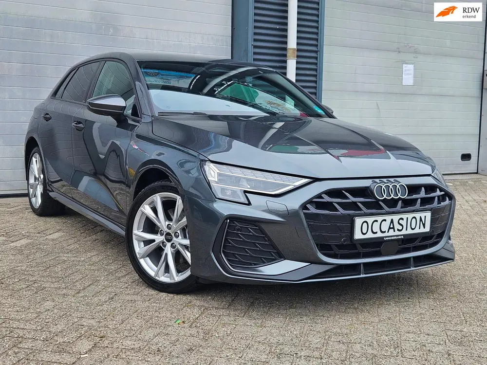 Audi A3 40 TFSI-e Facelift S-Line Matrix Keyless C uit 2025